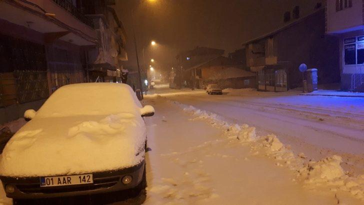 Beyaza bürünen Tufanbeyli’de belediye ekiplerinin yoğun kar mesaisi G3