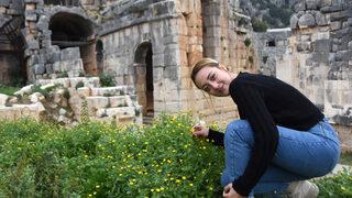 Antalya Demre'de kış ortasında bahar yaşanıyor! Sıcaklık 23 dereceye çıktı