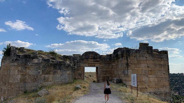 usak-gezilecek-tarihi-yerler-blaundos-antik-kenti-1024x576