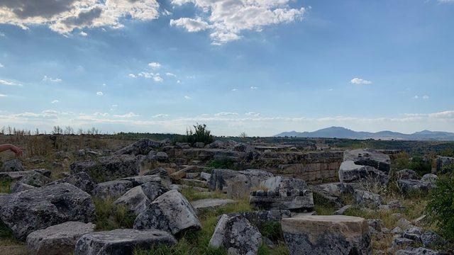 usak-cevresinde-gezilecek-yerler-blaundus-antik-kenti-1024x576