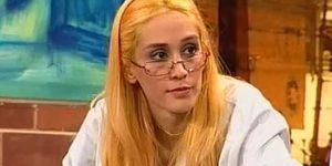 Değişimiyle olay olmuştu! S&uuml;per mini şortla kar pozu