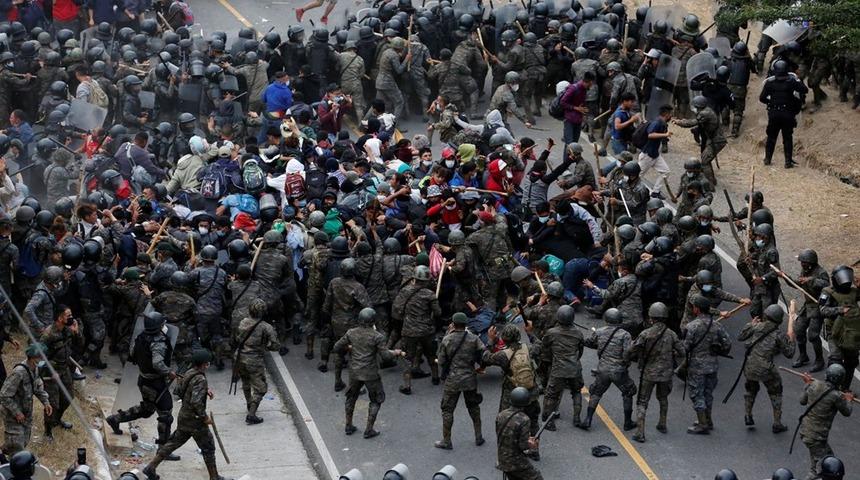 ABD'ye gitmeye &ccedil;alışan g&ouml;&ccedil;menlere sert m&uuml;dahale