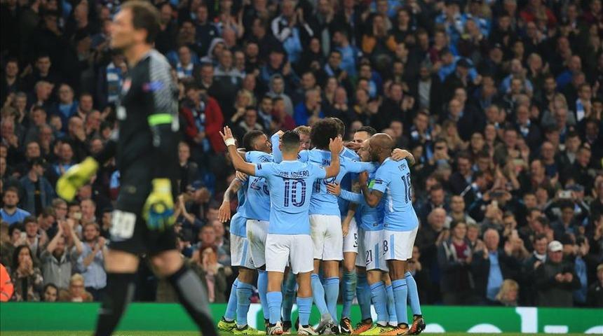 Manchester City, sahasında Crystal Palace'ı farklı yendi