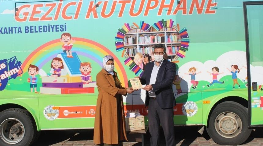 &Ouml;rnek yazara ilk destek Kahta Belediyesi&rsquo;nden