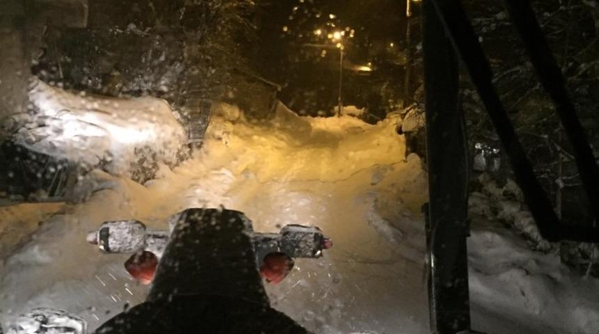 Kar yolları kapattı, kap krizi ge&ccedil;iren hasta 2 saat sonra kurtarıldı