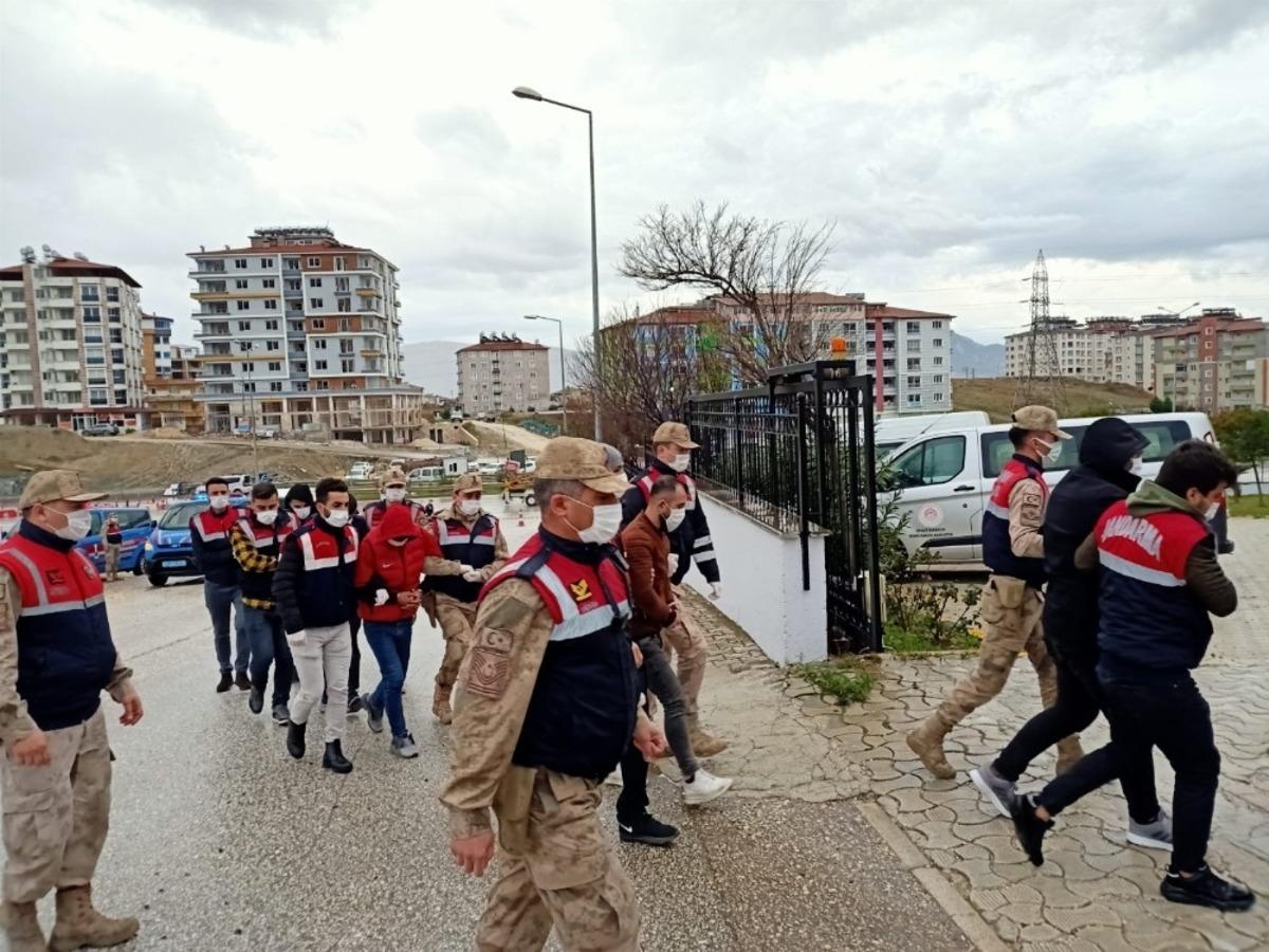 Hatay merkezli torbacı operasyonu: 13 g&ouml;zaltı