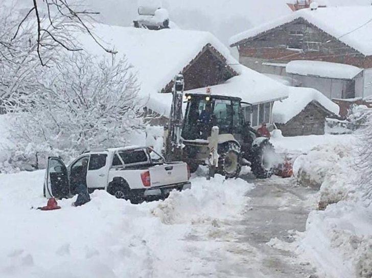Karlı yolları verilen mücadele Akmeşe’yi elektriğe kavuşturdu G2