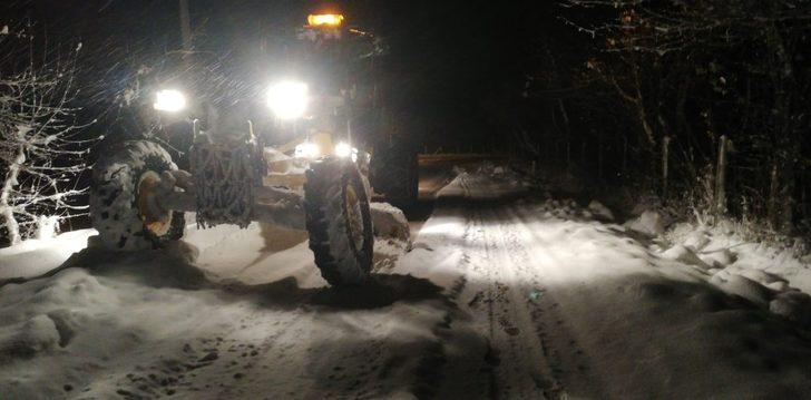Karlı yolları verilen mücadele Akmeşe’yi elektriğe kavuşturdu G4