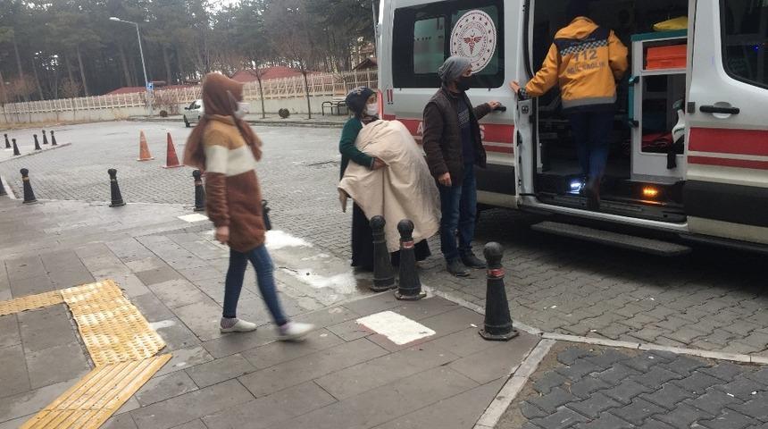 Yemek tenceresinin &uuml;zerine d&uuml;şen &ccedil;ocuk yandı