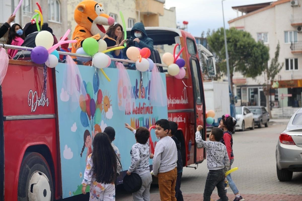 Başkan Atabay&rsquo;dan Didimli miniklere s&uuml;rpriz