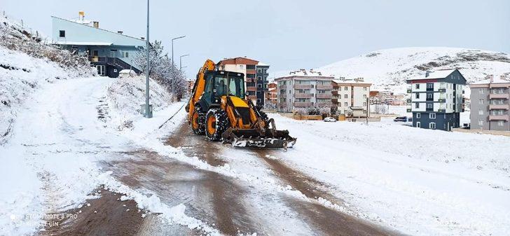 Bayburtlular güne kar yağışıyla uyandı G5