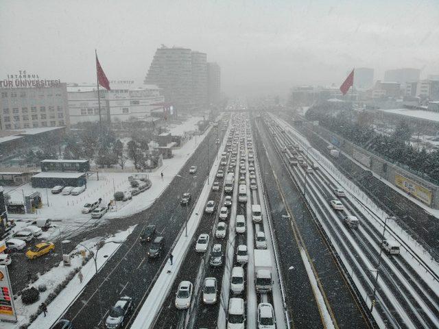 İstanbul’da trafik durma noktasına geldi