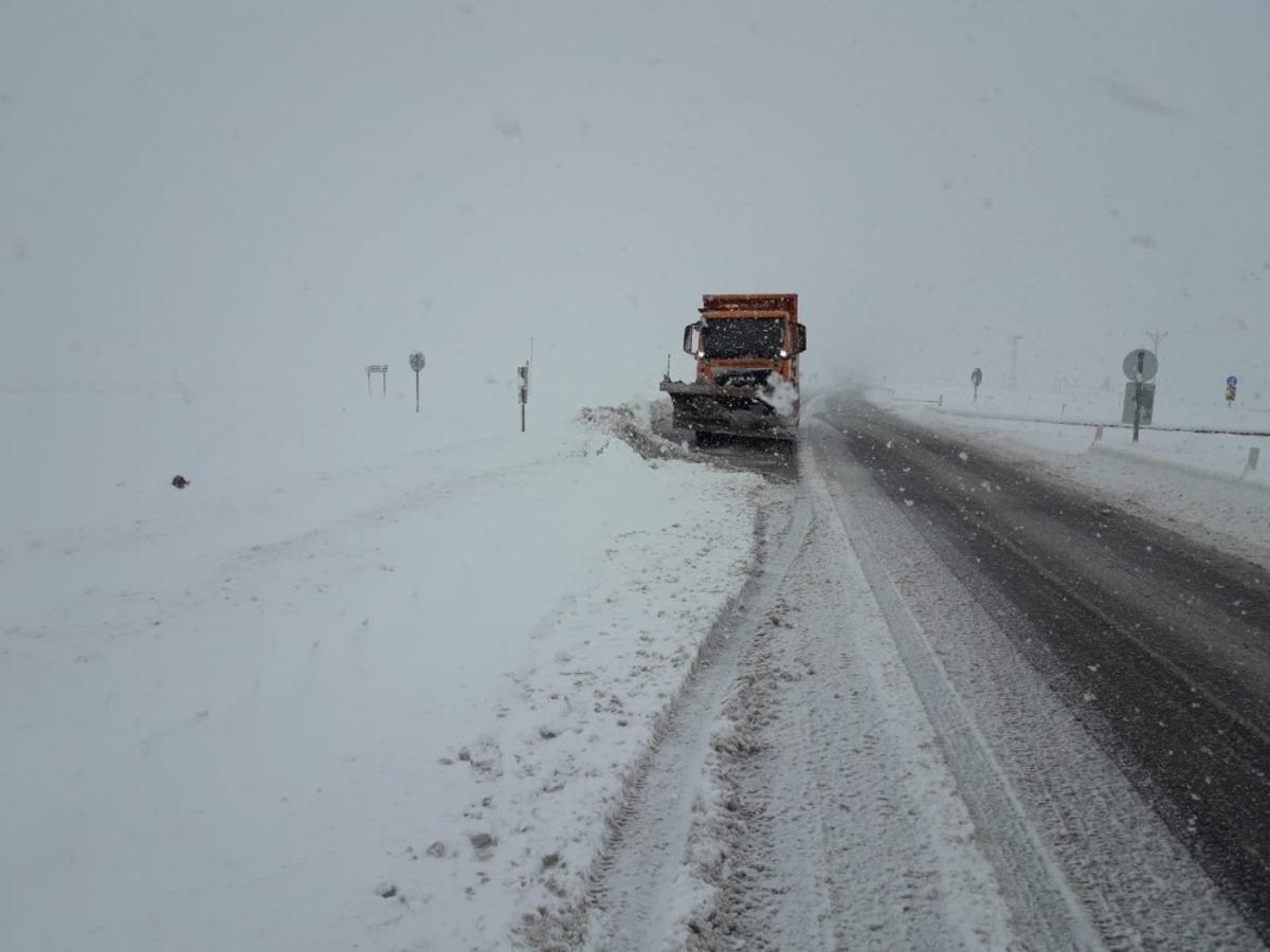 Van&rsquo;da 154 yerleşim yeri ulaşıma kapandı