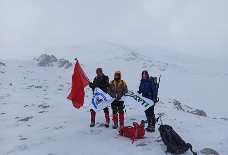 Yılın ilk tırmanışını Dedegöl dağı zirvesine yaptılar G2