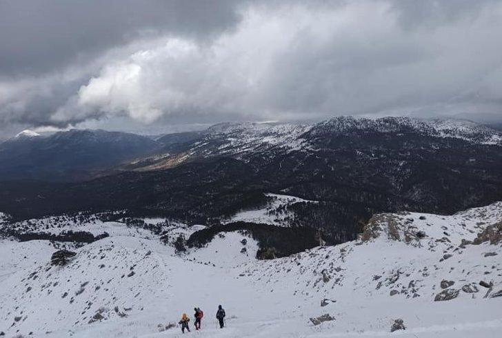 Yılın ilk tırmanışını Dedegöl dağı zirvesine yaptılar G3