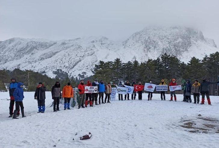 Yılın ilk tırmanışını Dedegöl dağı zirvesine yaptılar G4