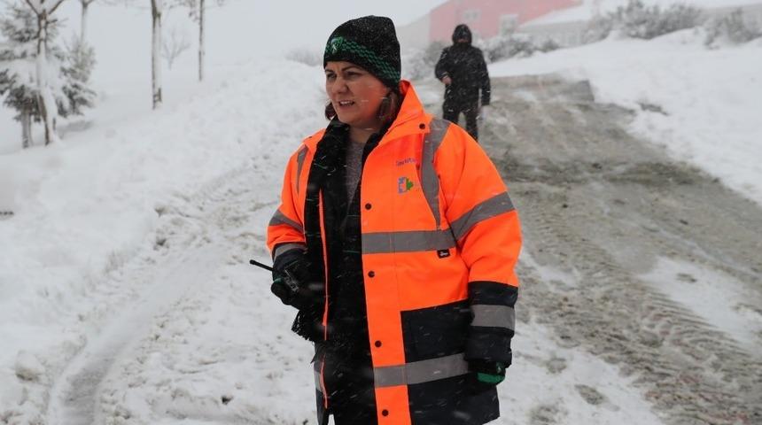 İzmit Belediyesi’nden seraları zarar gören çiftçilere destek