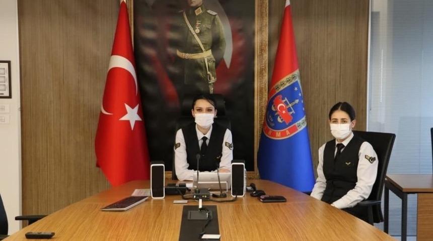 Jandarma öğrencilere çevrimiçi konferans