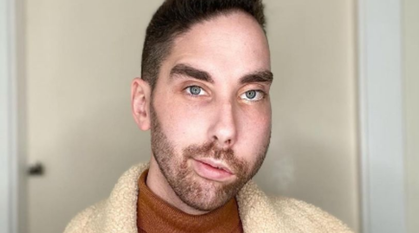 Yüzünde şekil bozukluğu ile doğan Atholl Mills, maske zorunluluğuyla normal hayatına döndü