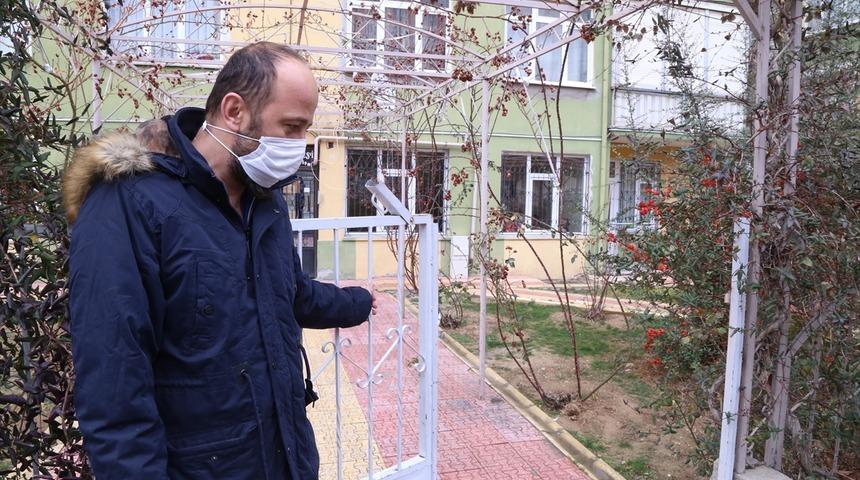 Konya'da bahçe kapısı çalınan sitenin sakinleri şaşkınlıkla tedirginliği bir arada yaşıyor