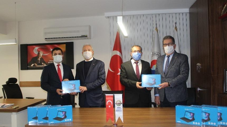 S&ouml;ke Ticaret Odası ve S&ouml;ke Ticaret Borsası&rsquo;ndan ihtiya&ccedil; sahibi &ouml;ğrencilere bilgisayar desteği