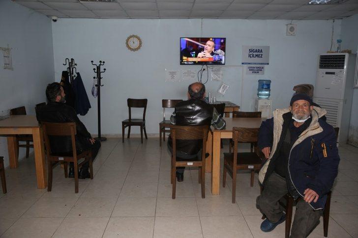 Sokakta kalanlara barınma merkezinde misafir ediliyor G1