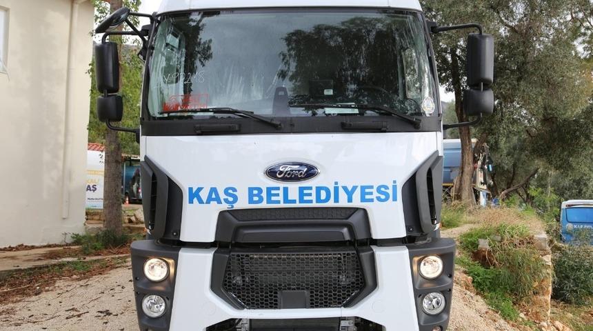 Çevre ve Şehircilik Bakanlığından Kaş Belediyesine hibe araç