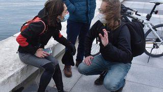 İzmir'de sokak köpeği dehşeti! Denize atlayarak kurtuldu