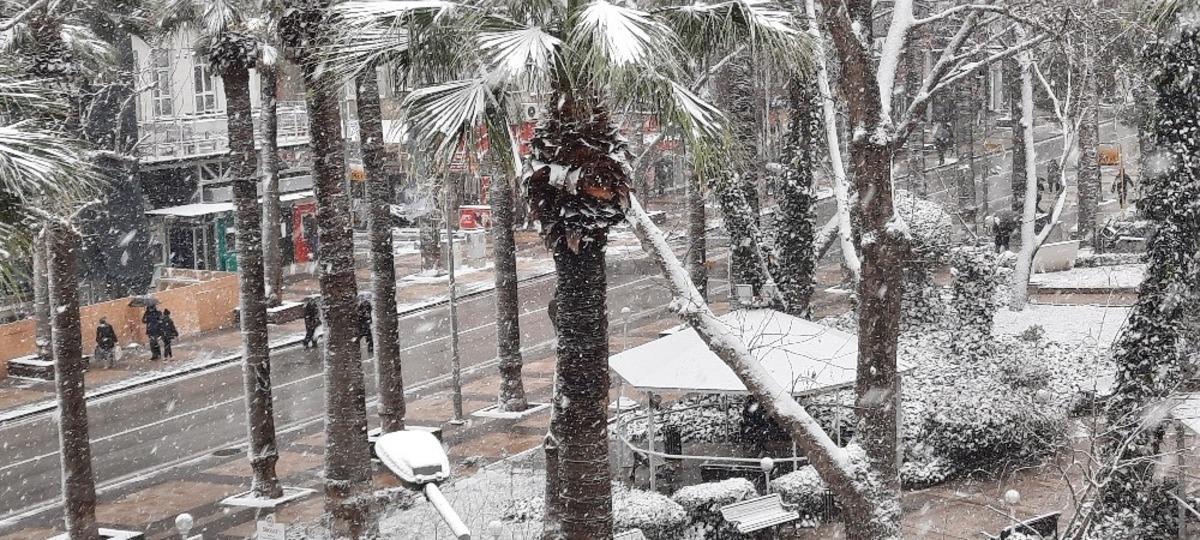 Denizli&rsquo;yi kaplayan beyaz &ouml;rt&uuml; herkesi mutlu etti