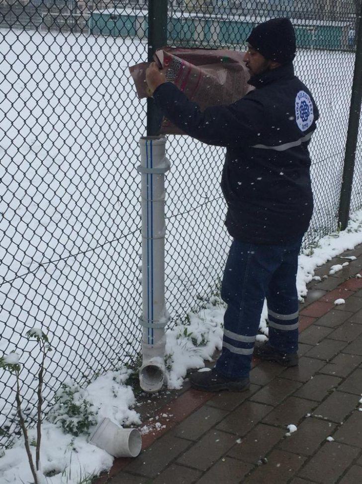 Biga Belediyesi soğuk havalarda sokak hayvanlarını unutmadı G2