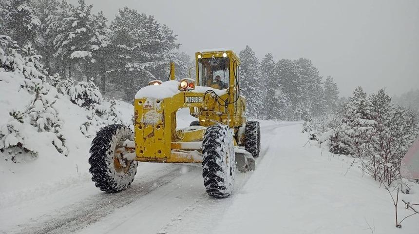 Karab&uuml;k&rsquo;te 106 k&ouml;ye kar engeli