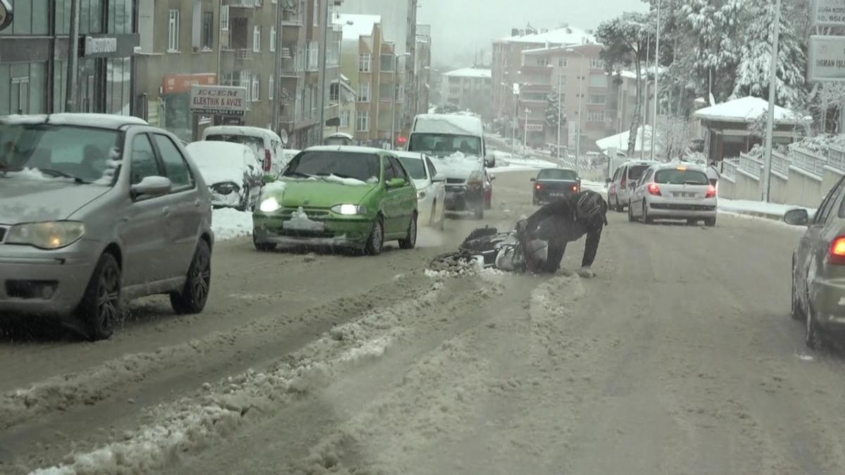 Sinop&rsquo;ta kar kazalara yol a&ccedil;tı