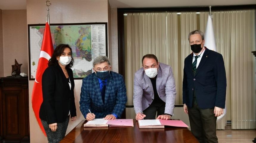 &Ccedil;iğli Belediyesine tam donanımlı ambulans bağışı