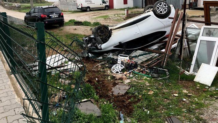 Takla atan otomobilden sağ çıktı G1