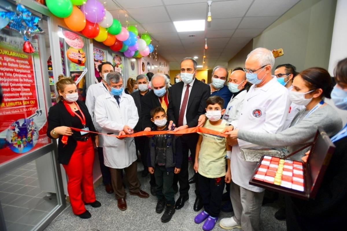 Van YY&Uuml;&rsquo;de &ldquo;Minik Hayaller &Ccedil;ocuk Mağazası&rdquo; a&ccedil;ıldı