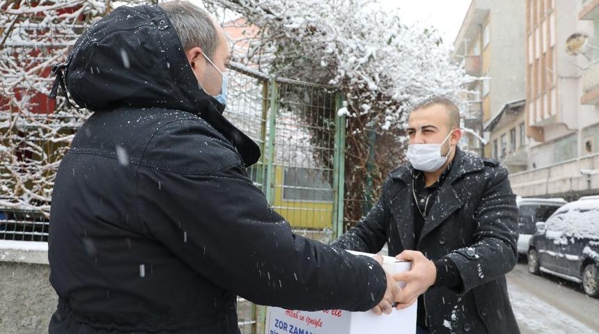 Cafe ve kıraathane sahibi esnaflara gıda yardımı