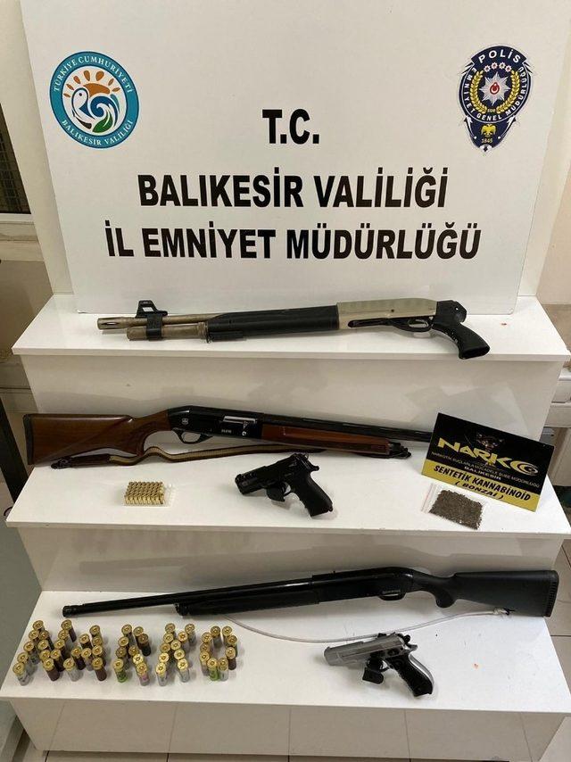 Balıkesir’de 4 uyuşturucu şüphelisini yakalandı