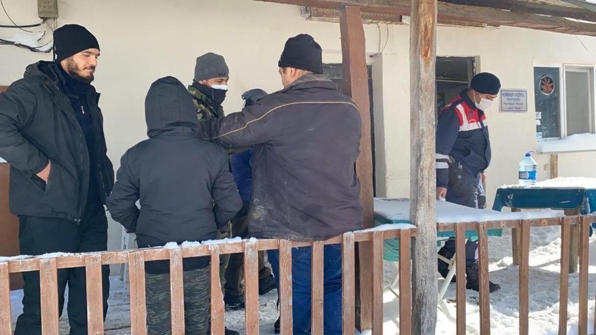 Mağaraya sığınıp tipide hayatta kaldılar...8 maceraperestin 3 g&uuml;nl&uuml;k kar esareti