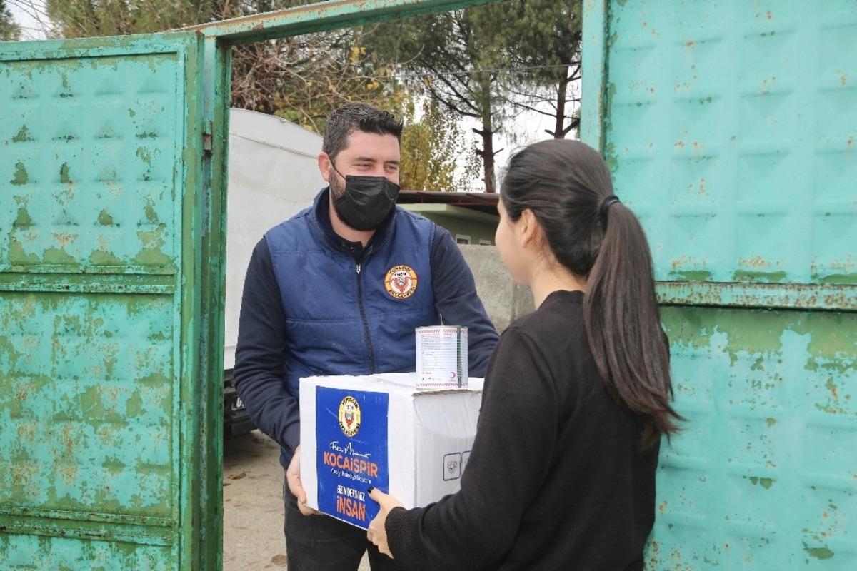 Y&uuml;reğir Belediyesi 70 bin gıda kolisi dağıttı