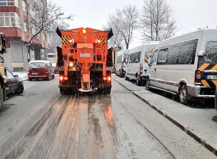 Bayrampaşa Belediyesi karla mücadele ekibi aralıksız çalışıyor G2