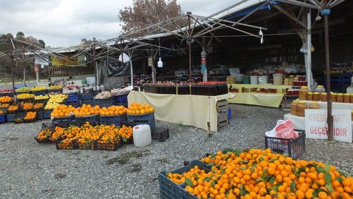 Balıkesir’de pandemi yol kenarında ürünlerini satan köylüleri de etkiledi G1