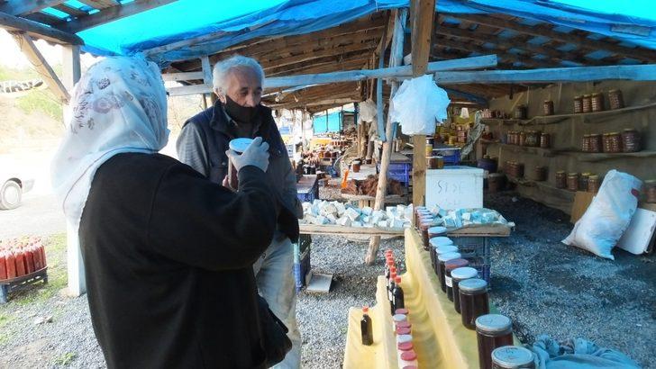 Balıkesir’de pandemi yol kenarında ürünlerini satan köylüleri de etkiledi G2