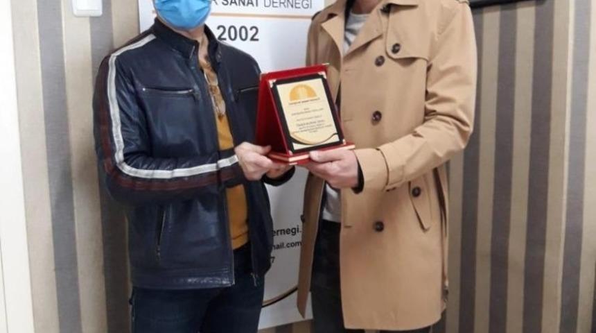 Odunpazarı Belediye Tiyatrosu’na bir ödül de Eskişehir Sanat Derneği’nden