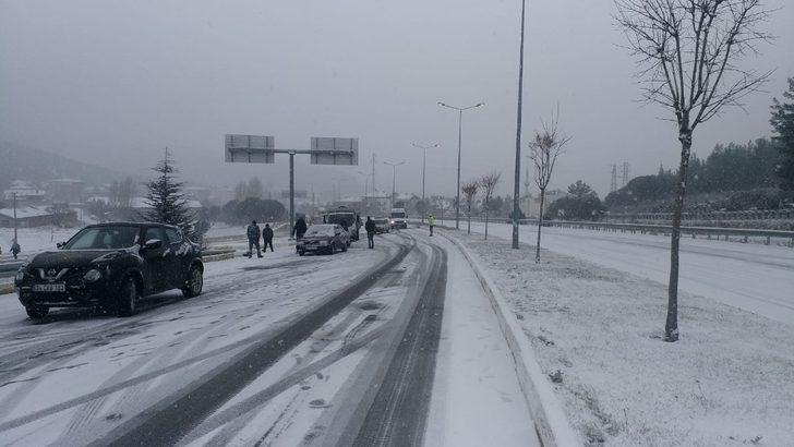 Kar yağışı çocukların yüzünü güldürdü G2