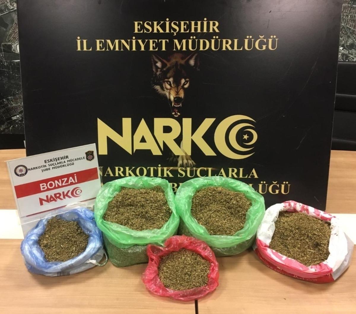 Eskişehir&rsquo;de sokak satıcılarına y&ouml;nelik eş zamanlı uyuşturucu operasyonu