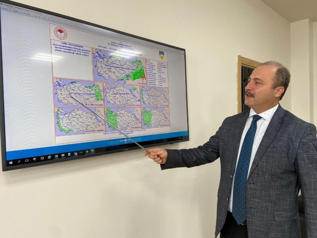 Afyonkarahisar&rsquo;da kar yerini soğuk havaya ve dona bırakıyor