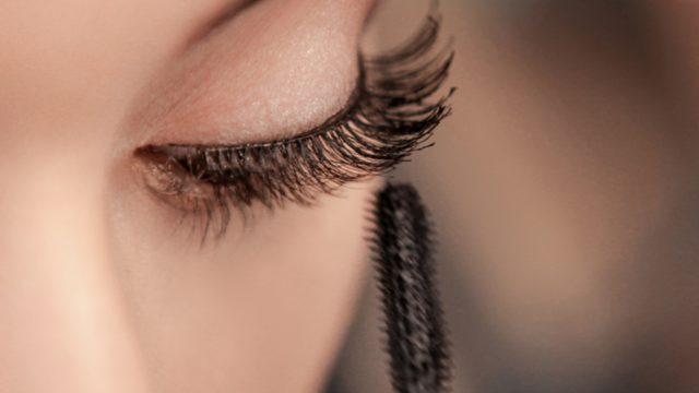 Kirpiklerinizi iki kat kalın gösteren 5 saniyelik numara! Tek ihtiyacın olan biraz 'sihirli toz...'