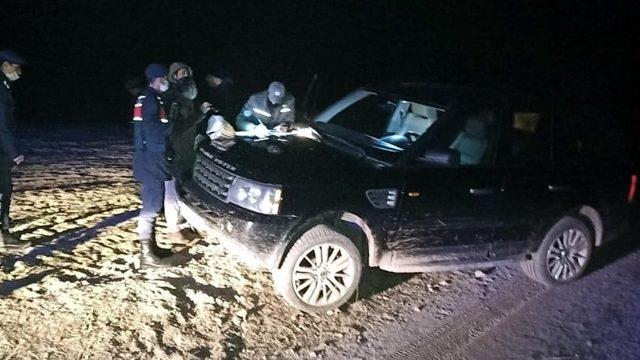 Projektörle far avı yaptılar, lüks ciplerinden oldular