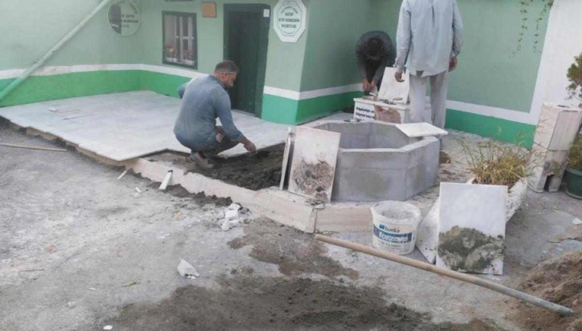 Tarihi t&uuml;rbeler onarılıyor