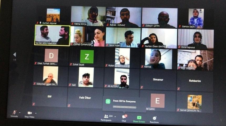 Gerc&uuml;ş&rsquo;te online şiir ve m&uuml;zik dinletisi